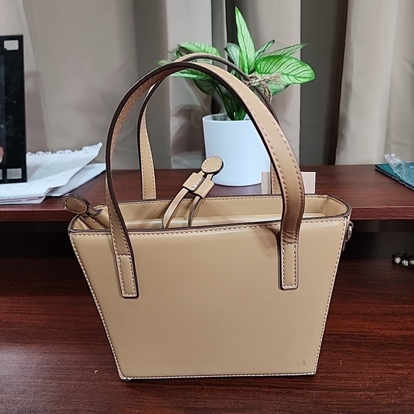 Express NYC Brand new bucket bag - Picture 9 of 13